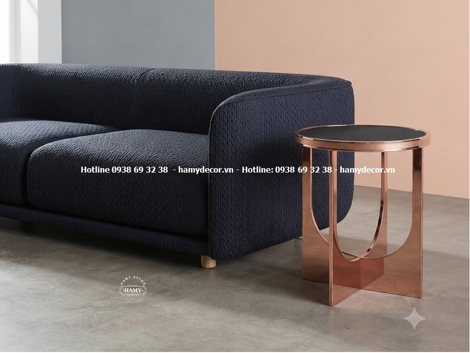 Bàn cạnh bên sofa chân inox hồng gương, mặt tròn kính đen