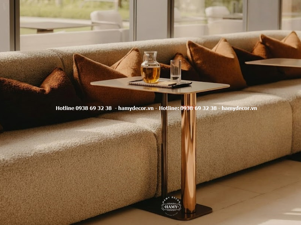 Tab sofa inox vàng hồng có dạng chữ C luồn gầm ghế sofa