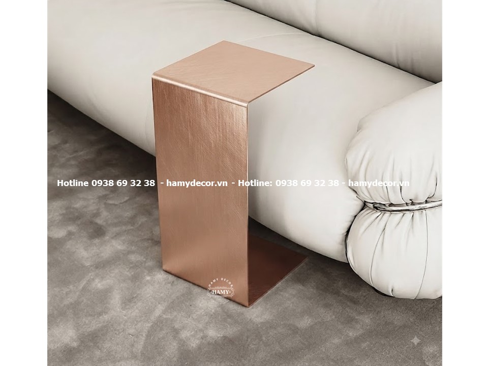 Tab sofa (bàn C-side/bàn kẹp sofa) inox hồng xước nguyên khối sở hữu thiết kế tối giản, hiện đại 